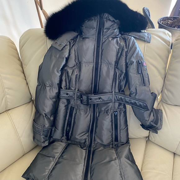 Burberry jacket! Size 4 uk or size 2 US. Beautiful fox fur hood. Stunning coat - Picture 7 of 12